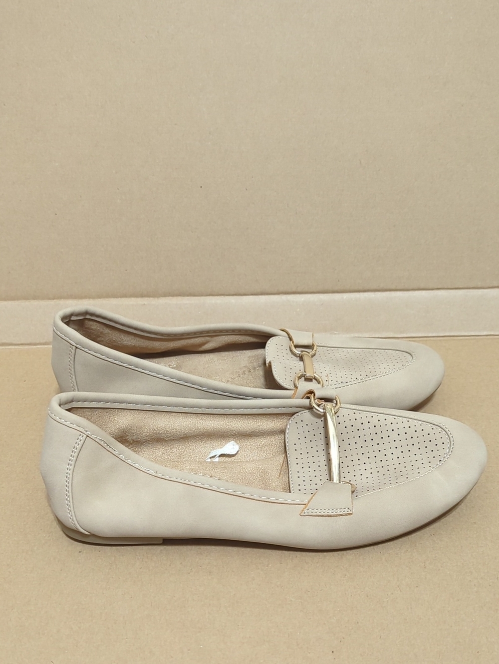 Whitemt. Women’s Perforated Beige Loafer Size 5.5